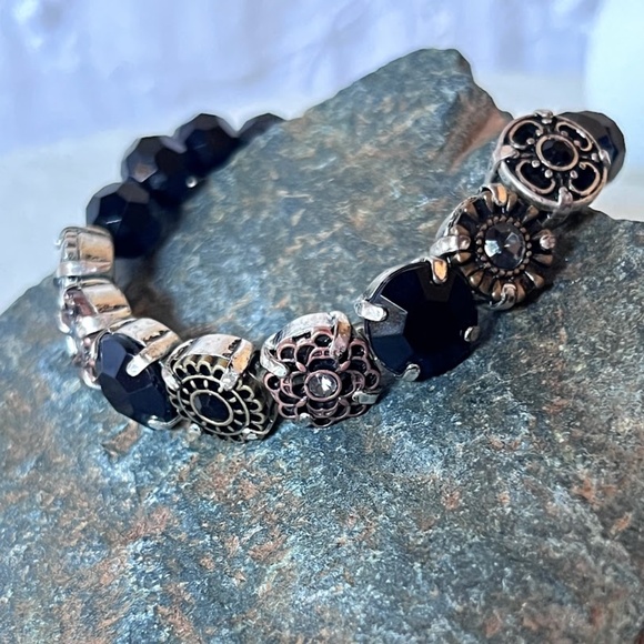 Vintage Avon NRT Silver Tone Black Bead Bracelet - Picture 2 of 5